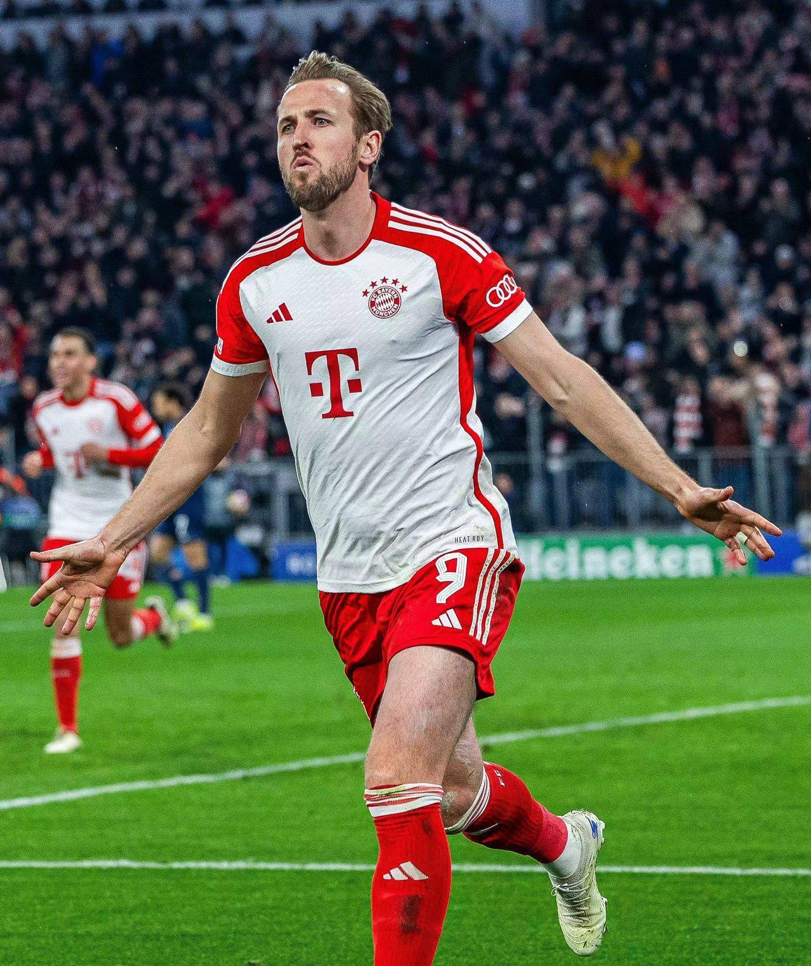 九游游戏-凯恩重返赛场，败北首场状态出色，雄鹿观众沸腾！的简单介绍